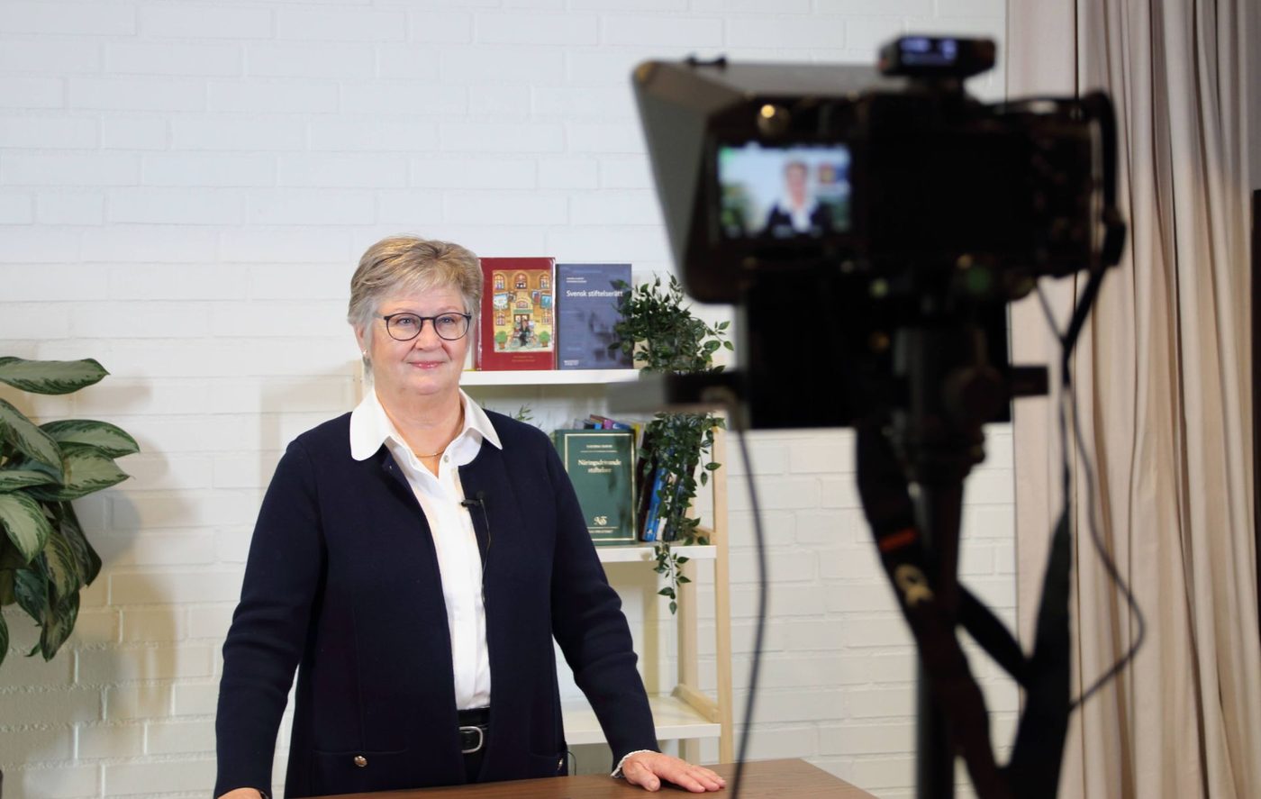 Katarina Olsson framför kameran